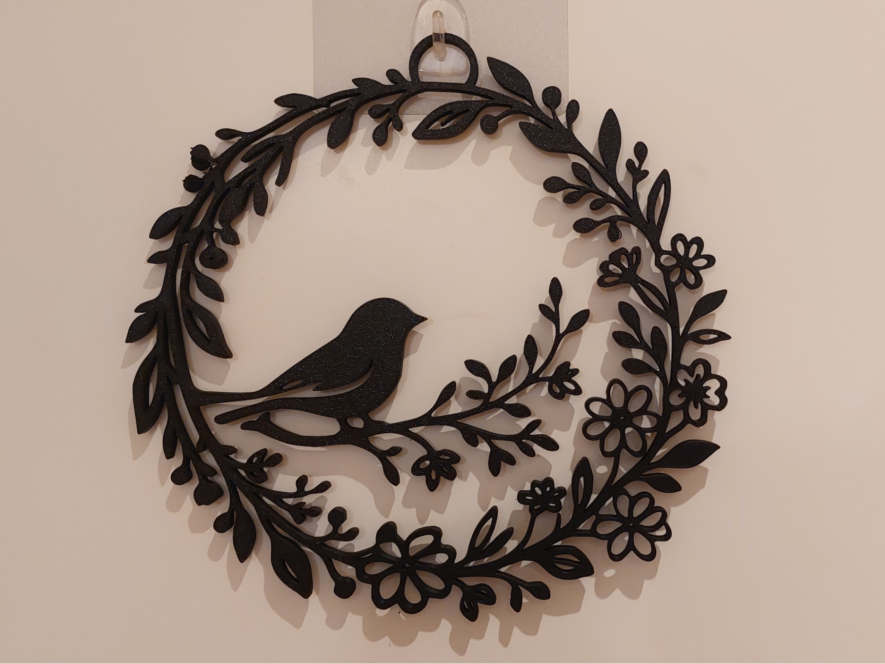 Vogel im Blumenkranz – Wandkunst
