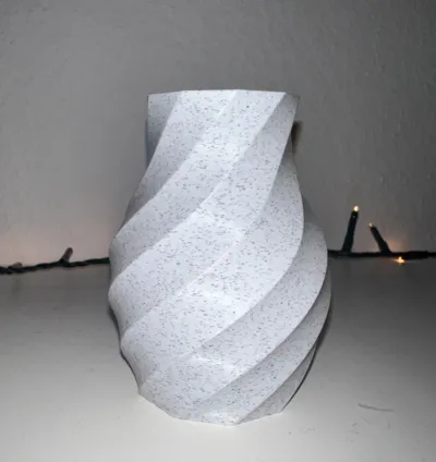 Basic Twisting Vase 01