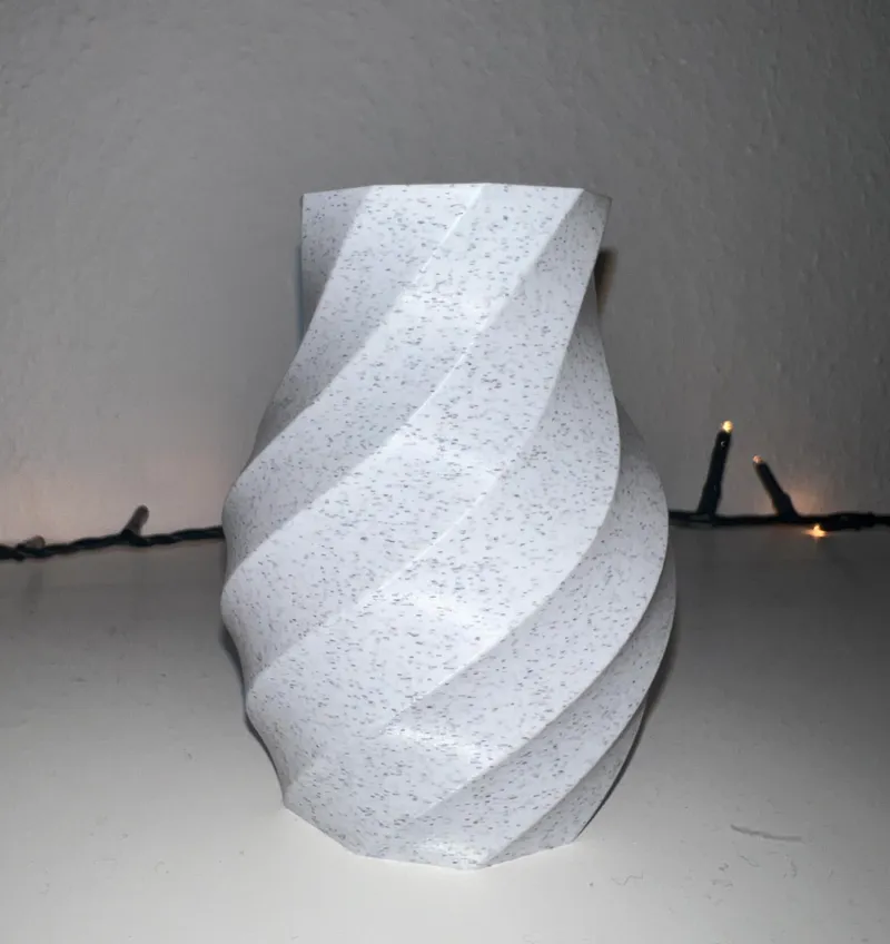 Basic Twisting Vase 01