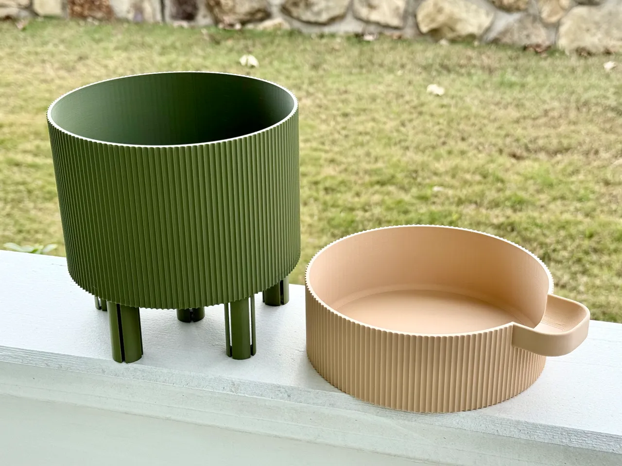Round Self-Watering Planter Ribbed (Medium) view 3