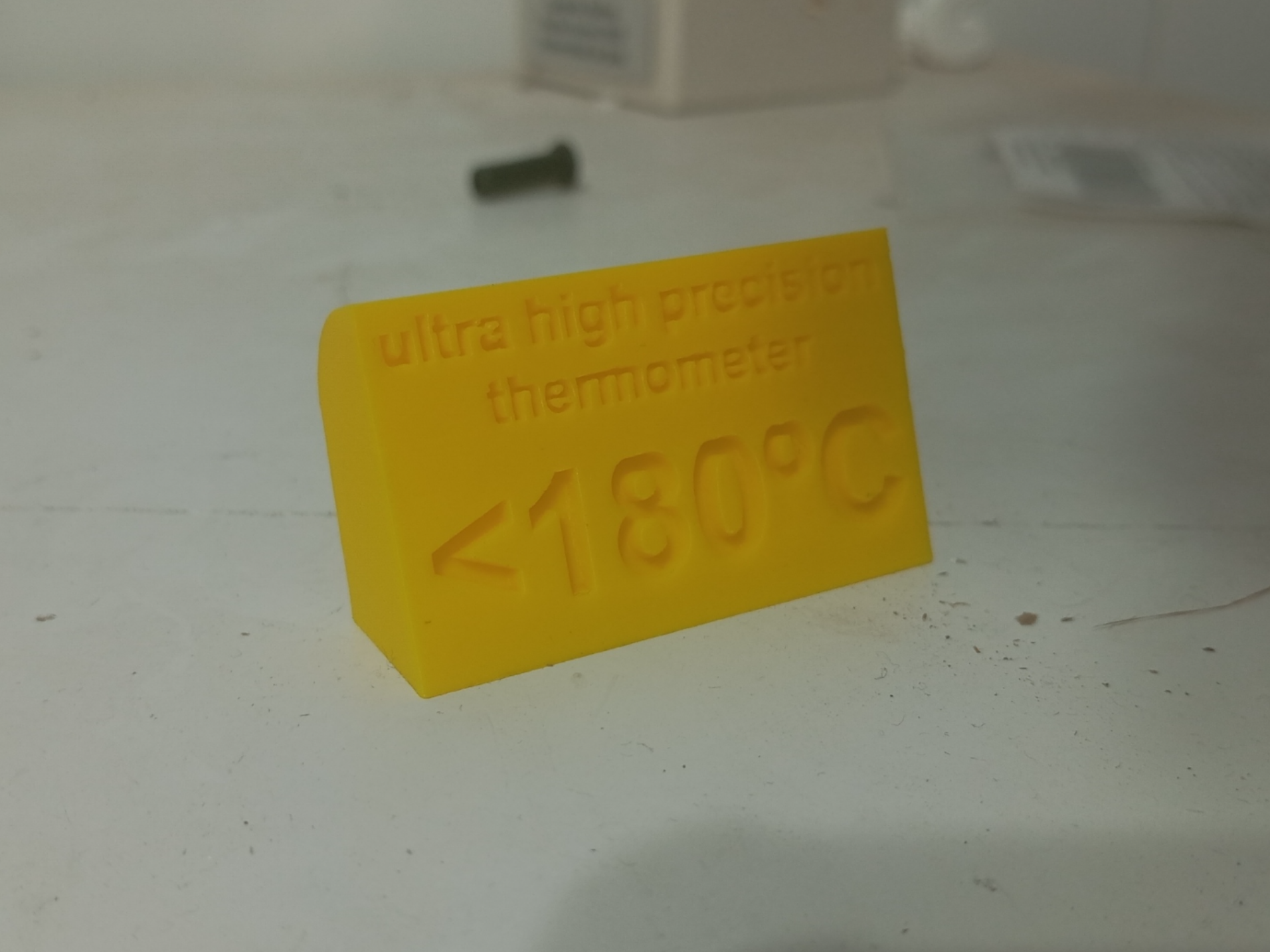 Ultra high precision thermometer