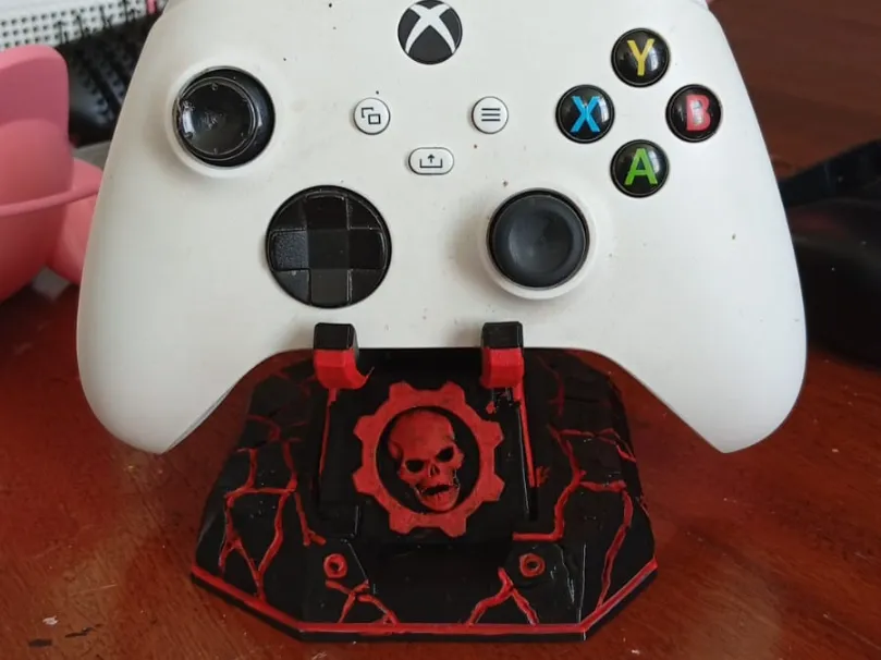 Caja o estuche: Gears of war Xbox controller stand. Referencia del modelo original.