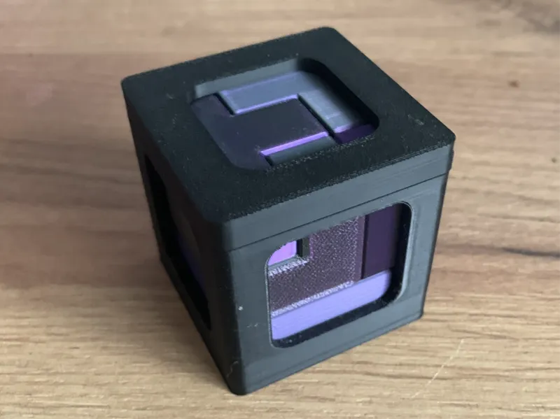 Cubic Puzzle Holder