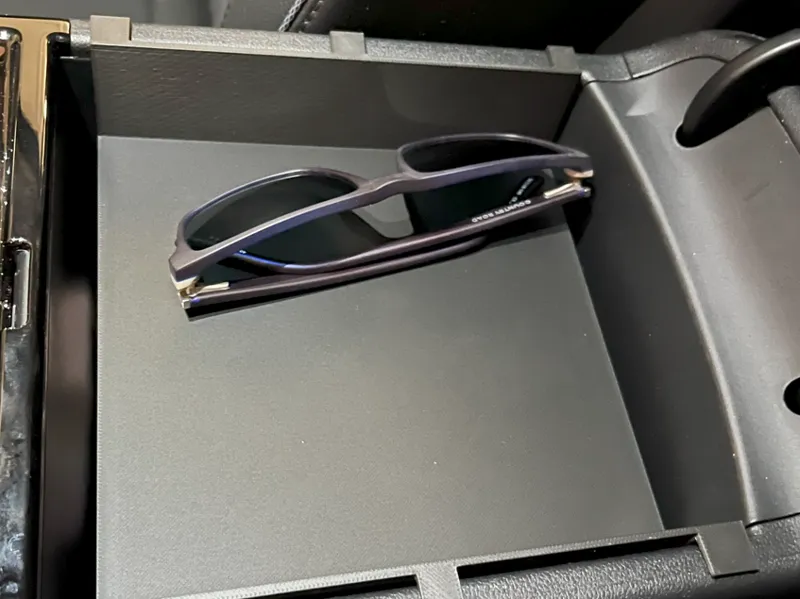 Hyundai Tucson 2025 center console shelf