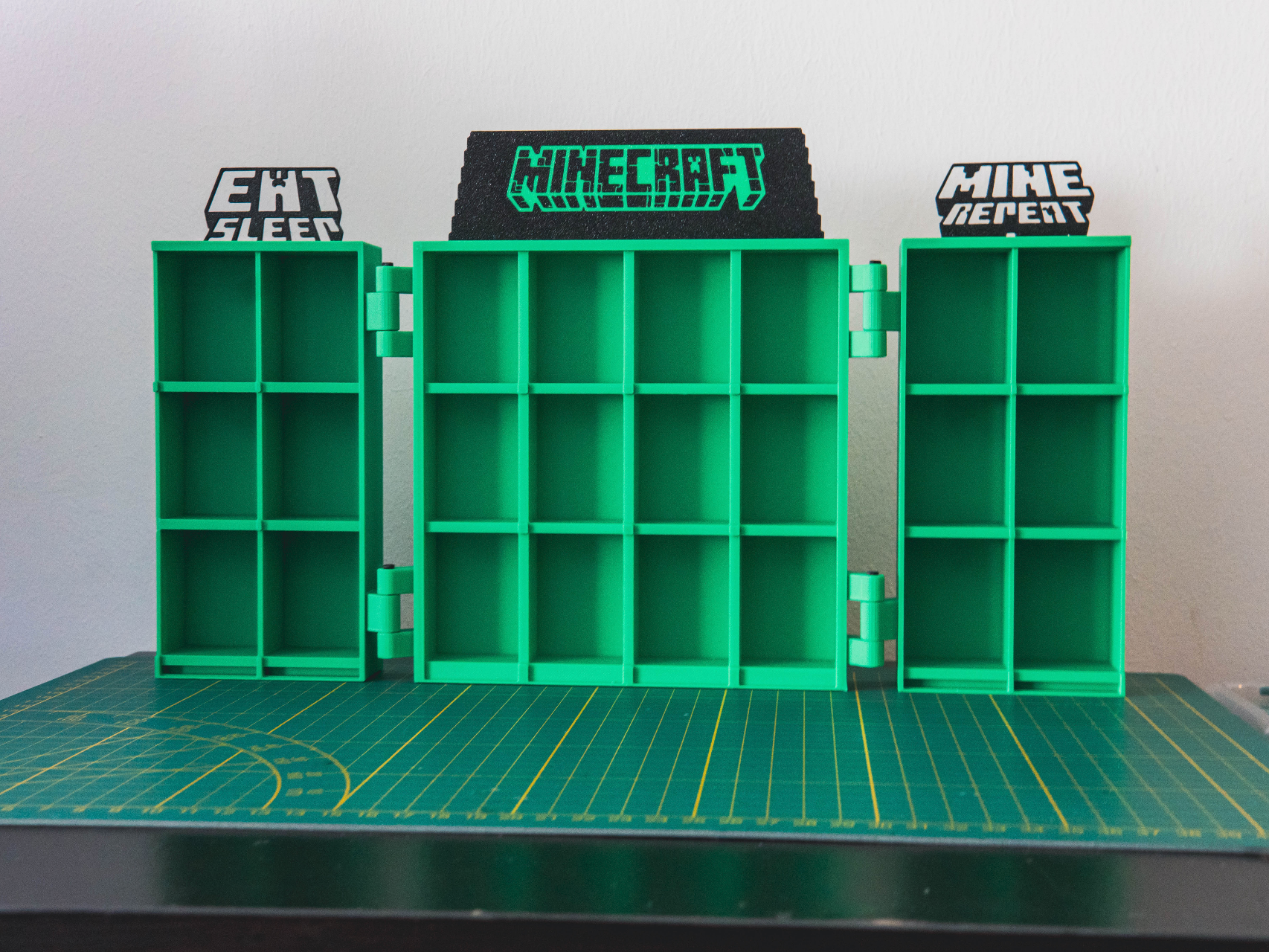 Minecraft Kinder Joy Display Case