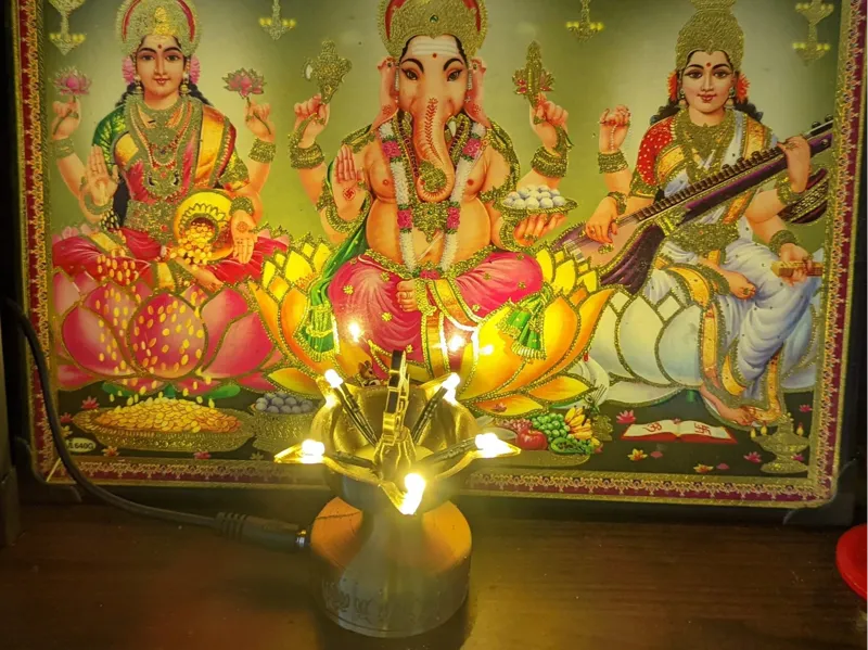Traditional Indian Lamp (Diya / Vilakku)
