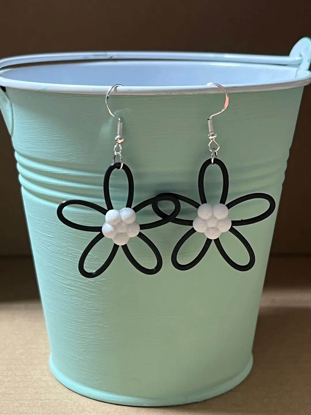 Line flower earrings view 2