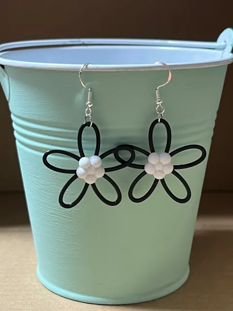 Line flower earrings view 2