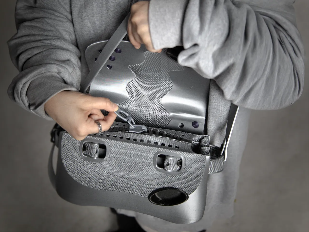 SVEINS ZIP 1 zipper bag v1.5 view 3
