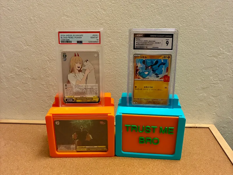 Card Stand with Horizontal Toploader or Text Plate