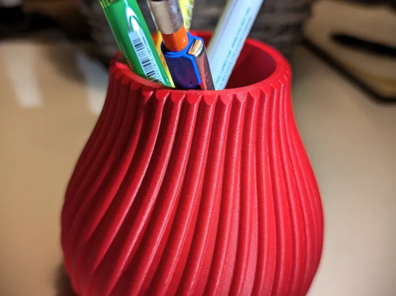 Spiral vase (or) pen holder