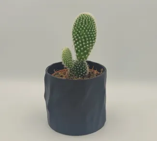 Textured minimalistic pot