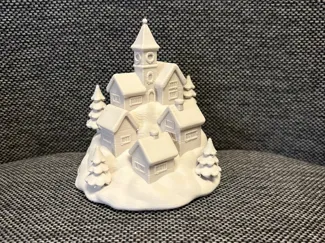 Weihnachtsdorf auf einem Berg