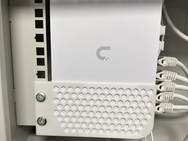 Unifi UCG-Fiber Rack Mount Vertical