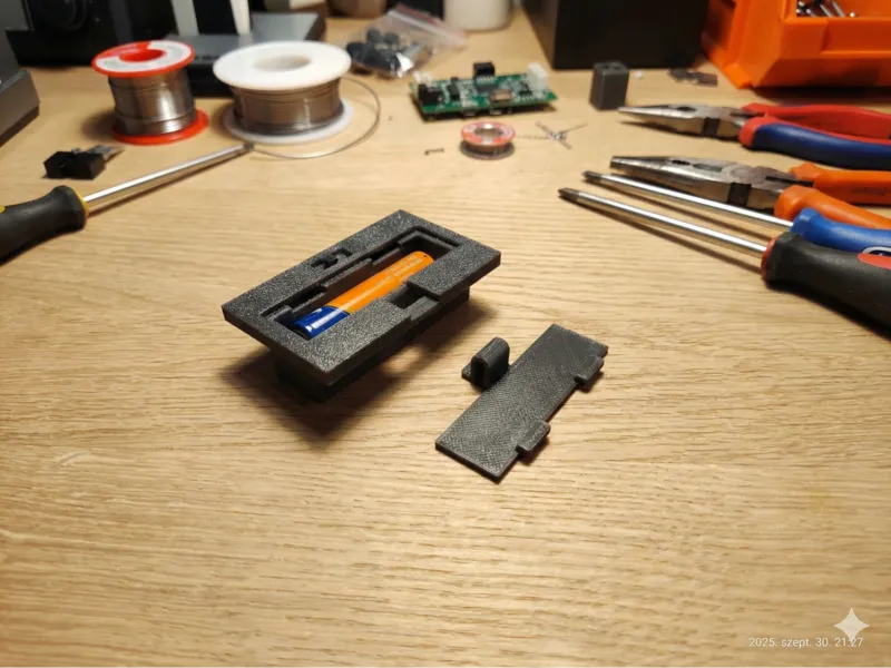 1xAA Battery Box with Snap Lid