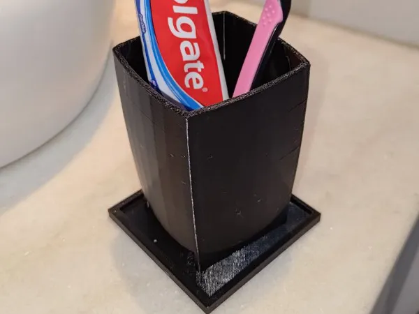 Gobelet porte-brosses à dents avec drainage