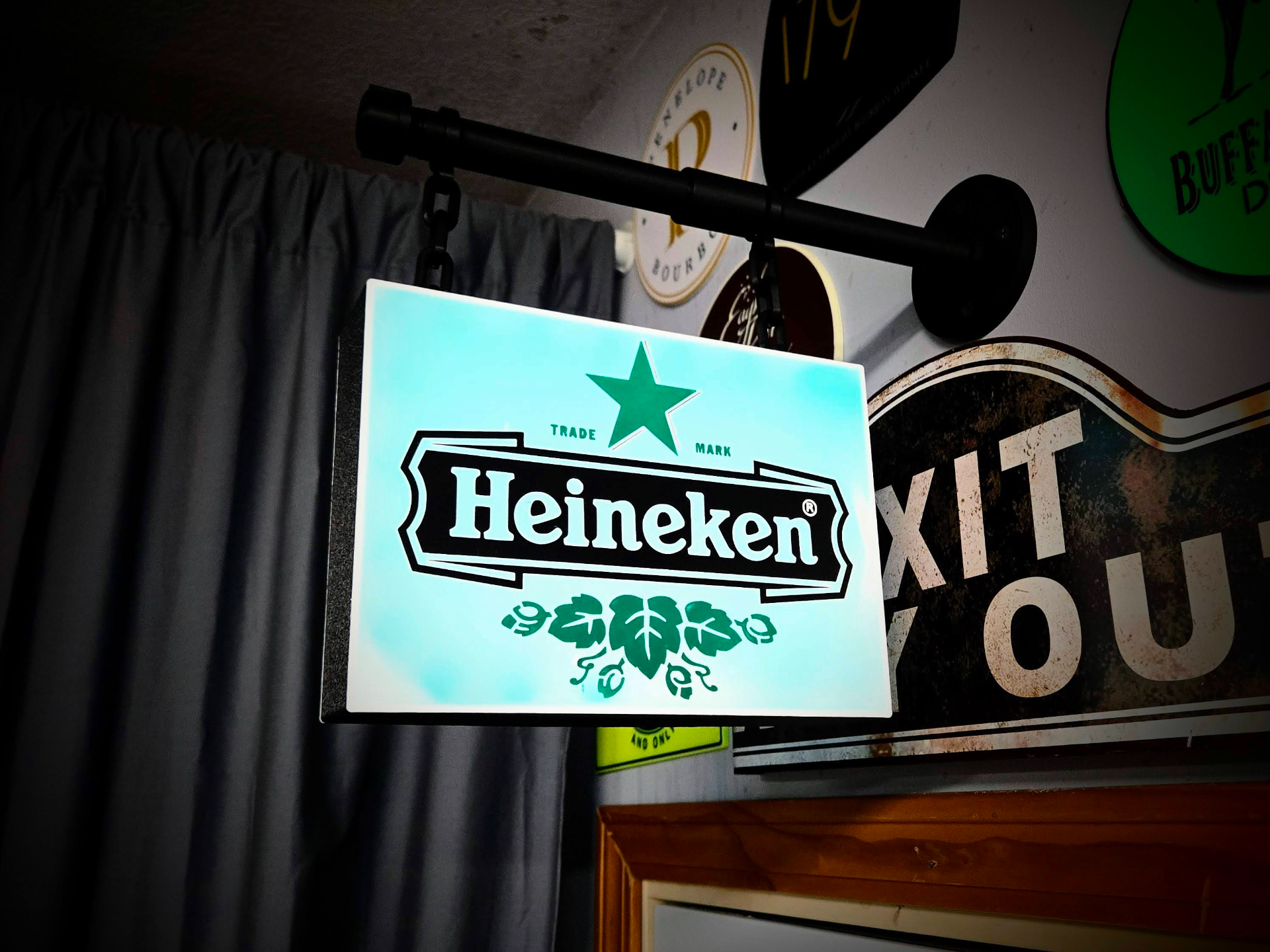 2-Sided Hanging HEINEKEN & Faux Pipe Mount