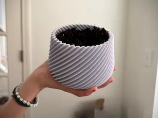 Spiraly Planter Pot with drain hole