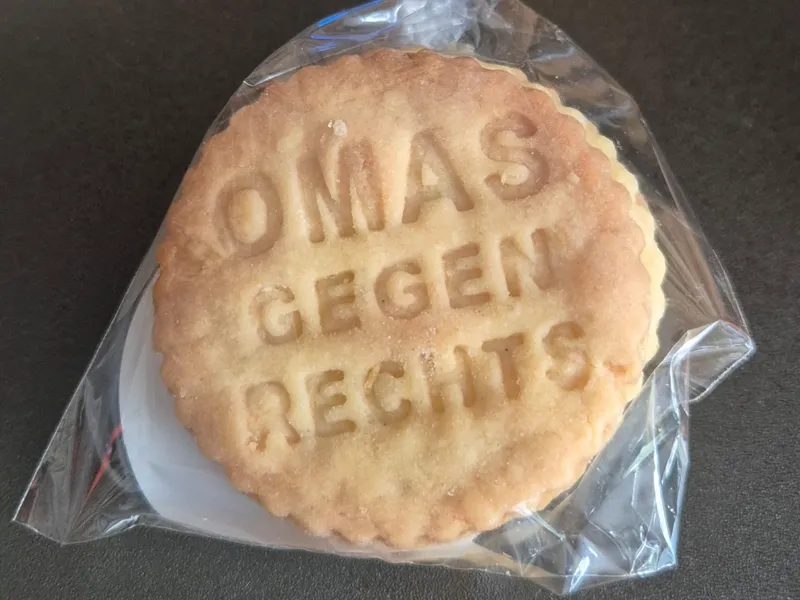 Omas gegen Rechts Keksausstecher 60mm