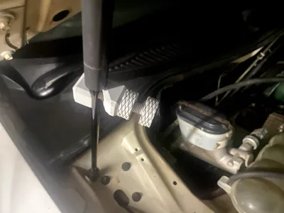 Gas Strut Clamp