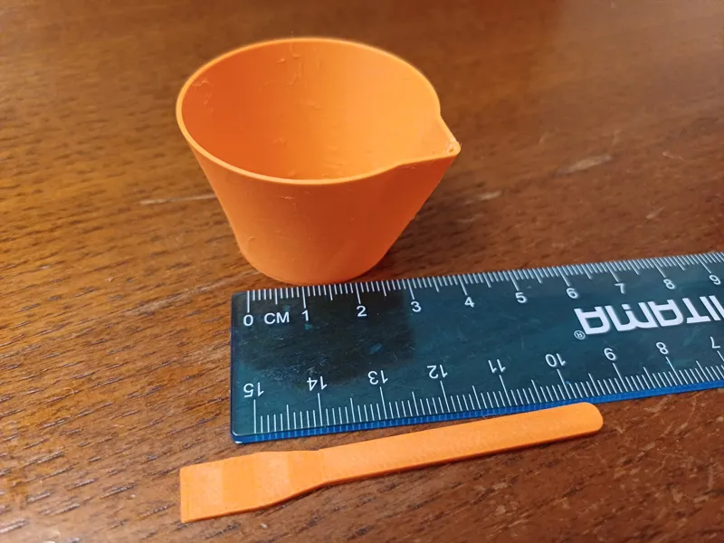 Two-component glue cup and spatula kit