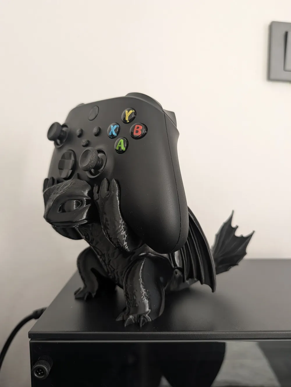 Toothless Xbox Controller Toothless Xbox Controller Stand - Free 3D Print Model - MakerWorld