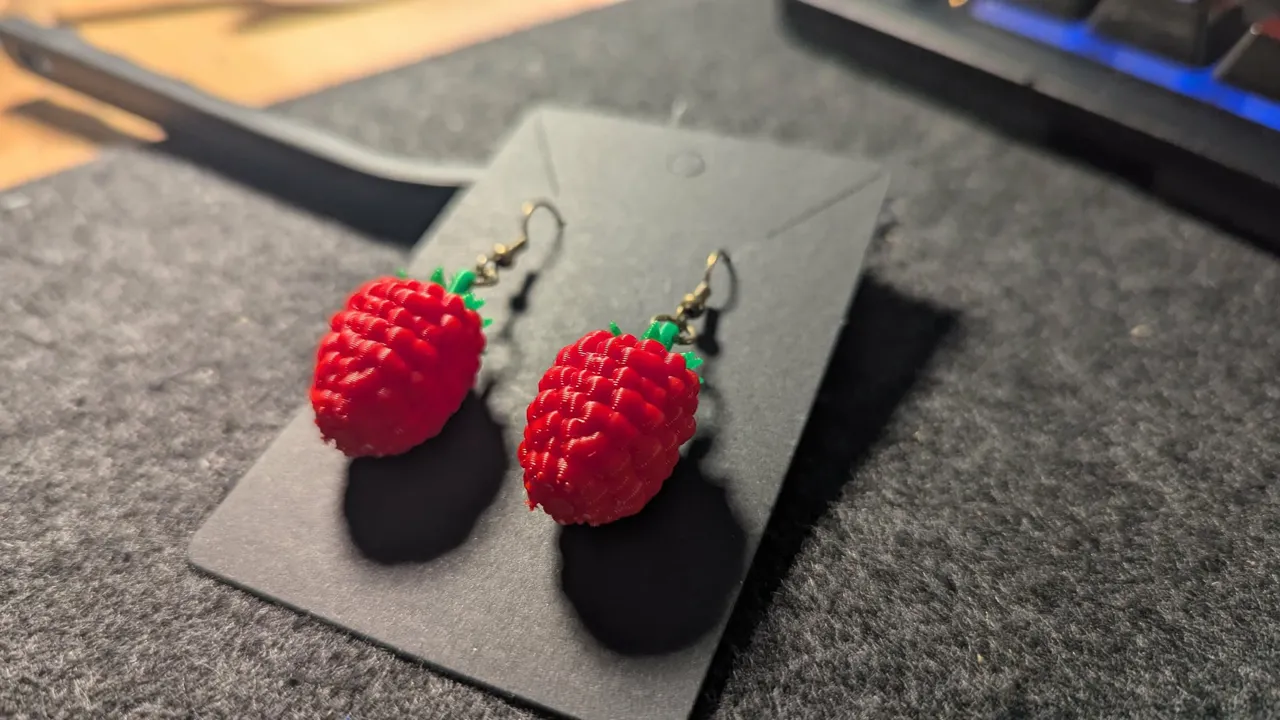 Wild Raspberry Earrings - い ち ごの森 view 4