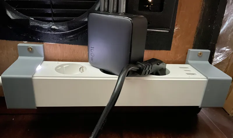 TP-Link Tapo P300 mount