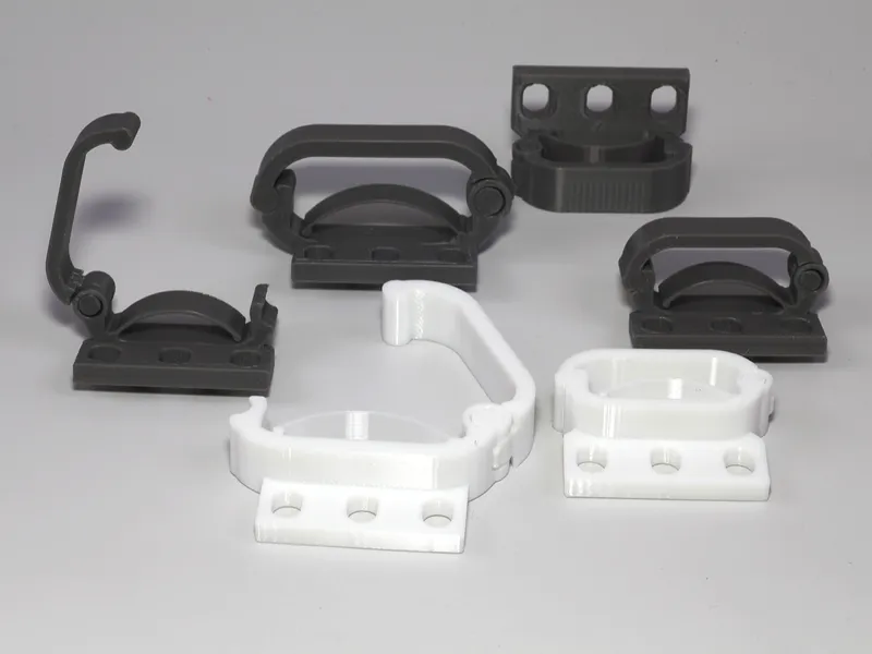 Self-adjusting cable organizers for RACK cabinets