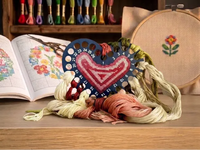 Embroidery Floss Organizer - with Stitchable Panel