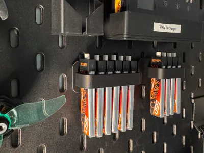 BetaFPV 550mAh 1S Holder – 4/6 Slot Skadis Magnet