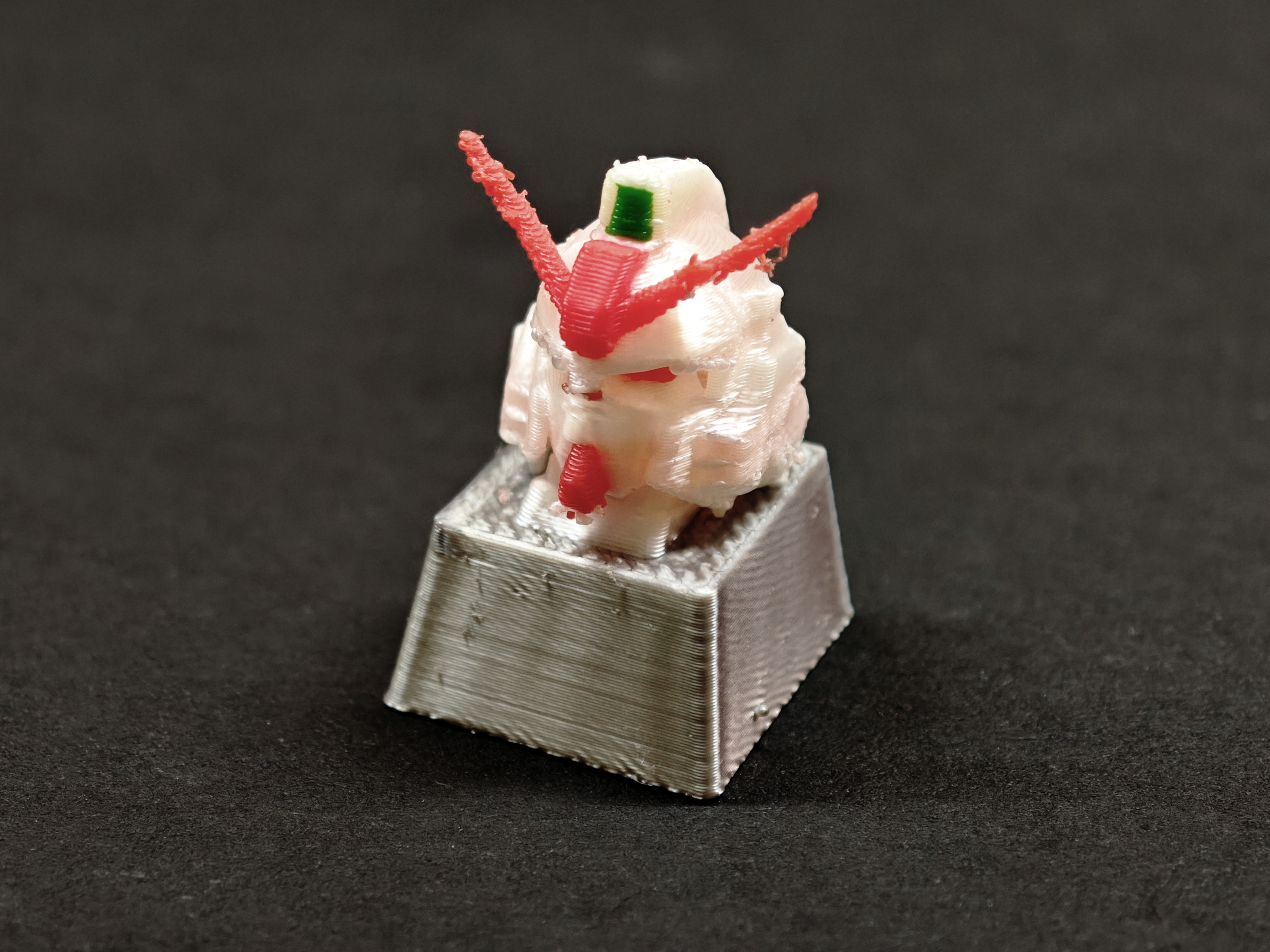 Miniatura 2 do modelo 3D 高达 键帽 【分色打印】