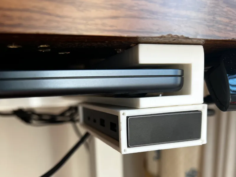 UGREEN Revodok Pro 108 Desk Mount