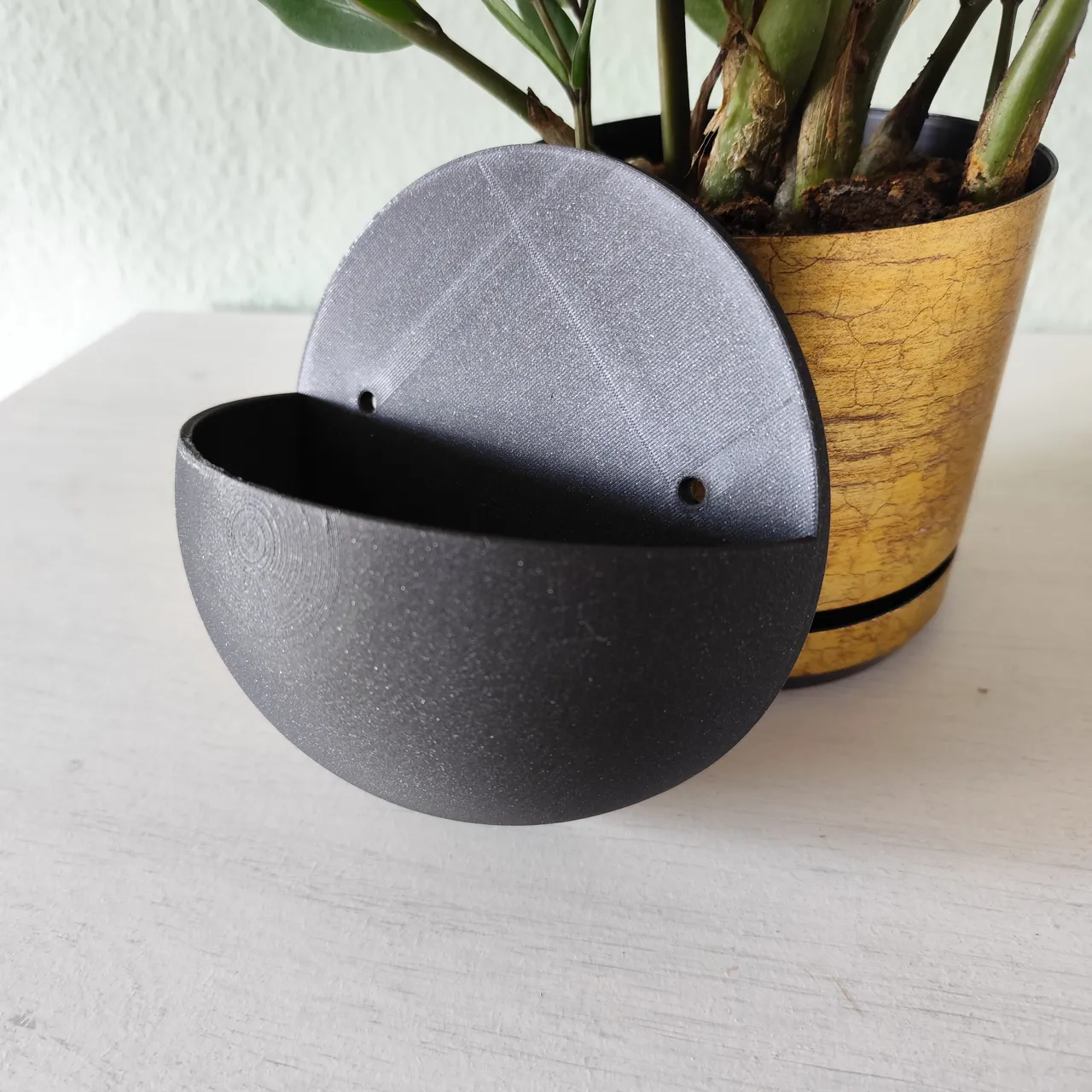 Wall-mounted ball plant pot view 2