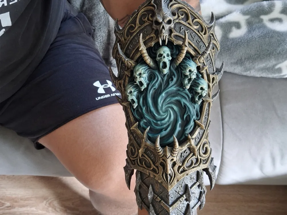 Adorno temático: Rüstung Totenbeschwörer - Arm oder Schienbein. Referencia del modelo original.