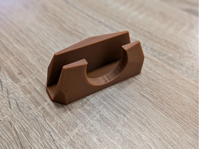 Vertical phone stand, adjustable size