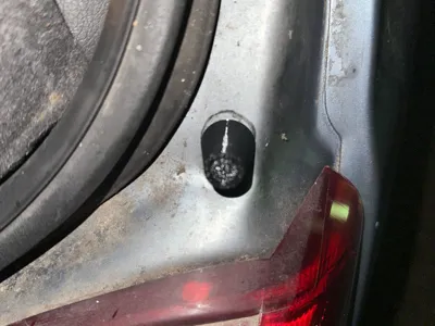 ford clip that support trunk