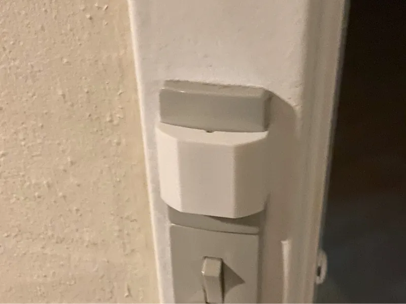Lightswitch cover for narrow minitangent switch V2