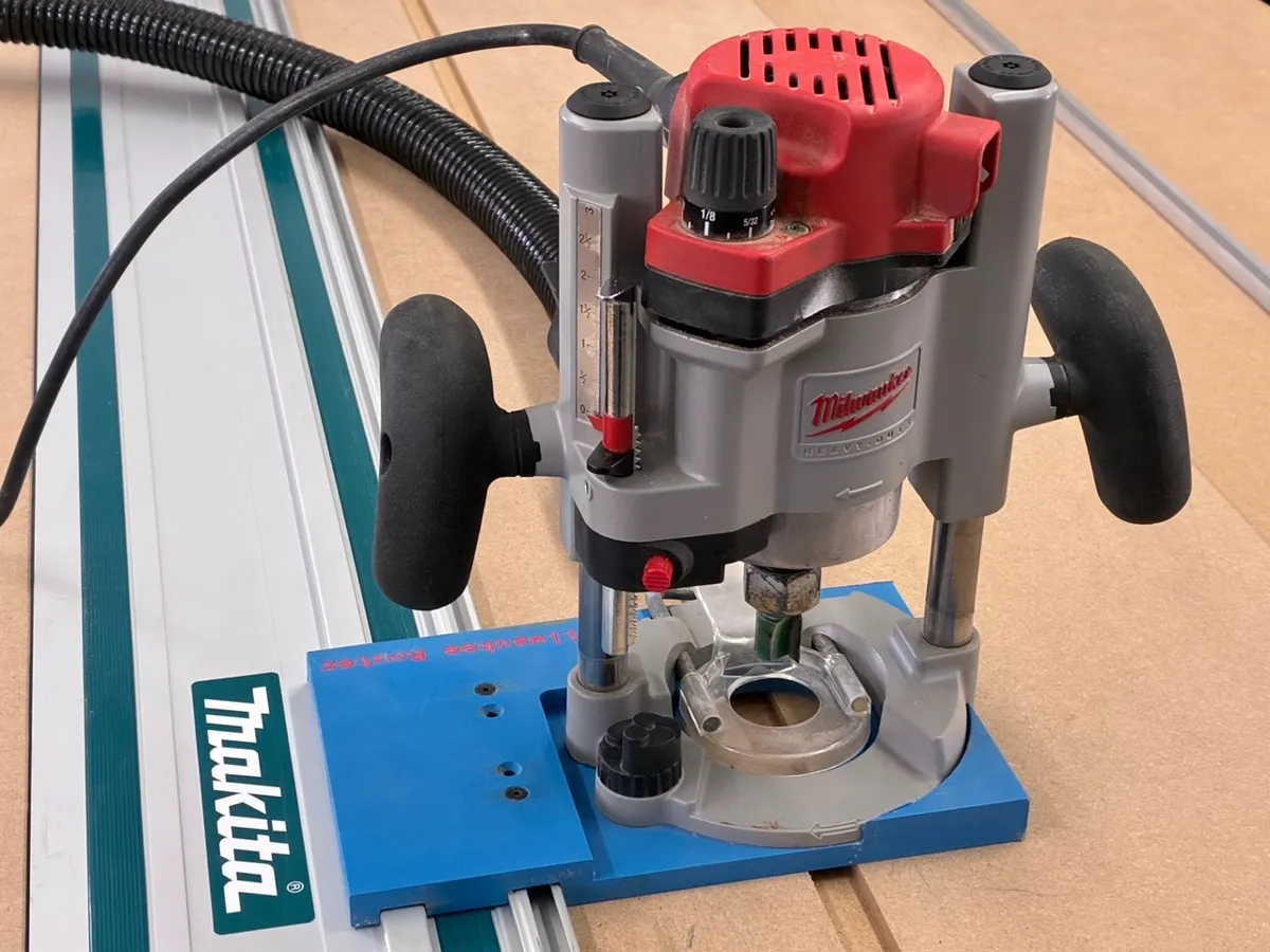 Plaque de montage du router Milwaukee sur rail - Free 3D Print Model ...