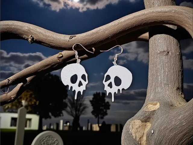Loose skull earrings