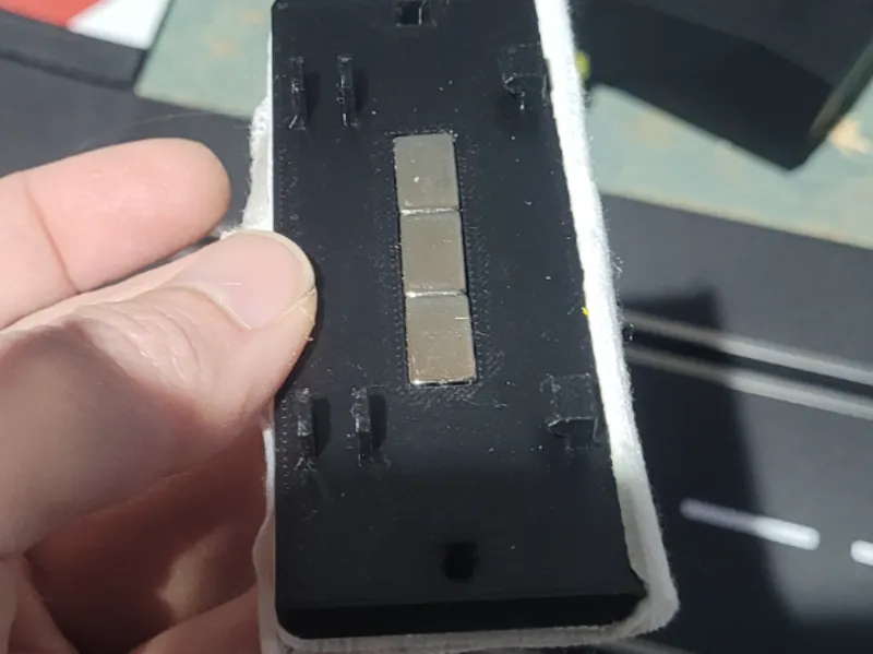 Reinigungsplatte mit Magnetschacht