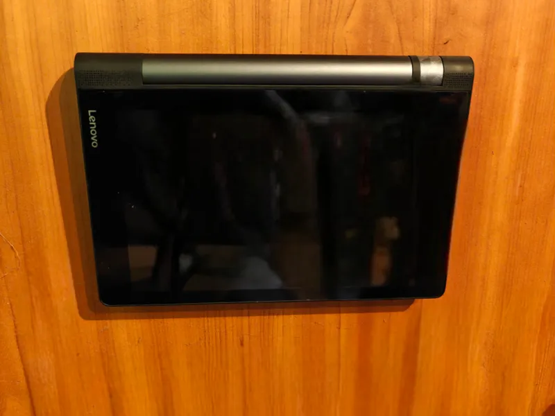 Tablet wall holder