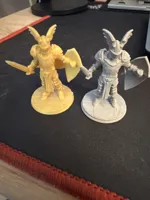 Figurine de paladin au casque ailé — photo 2