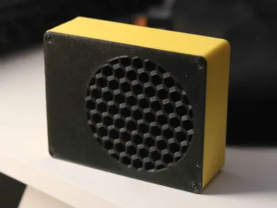 Portable fume extractor