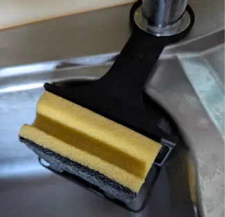 Schwammhalter für "weite" Spülen