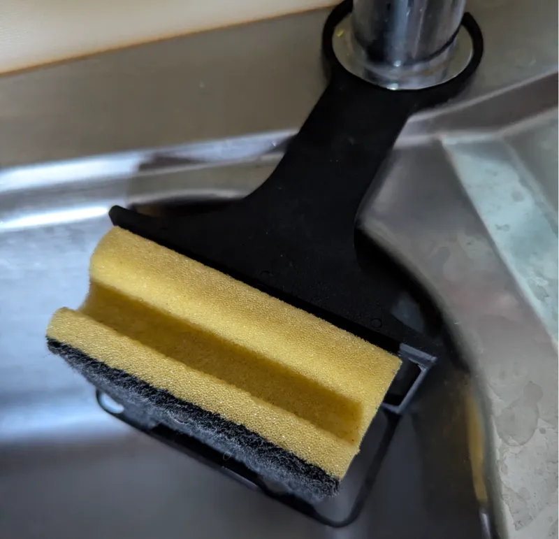 Schwammhalter für "weite" Spülen