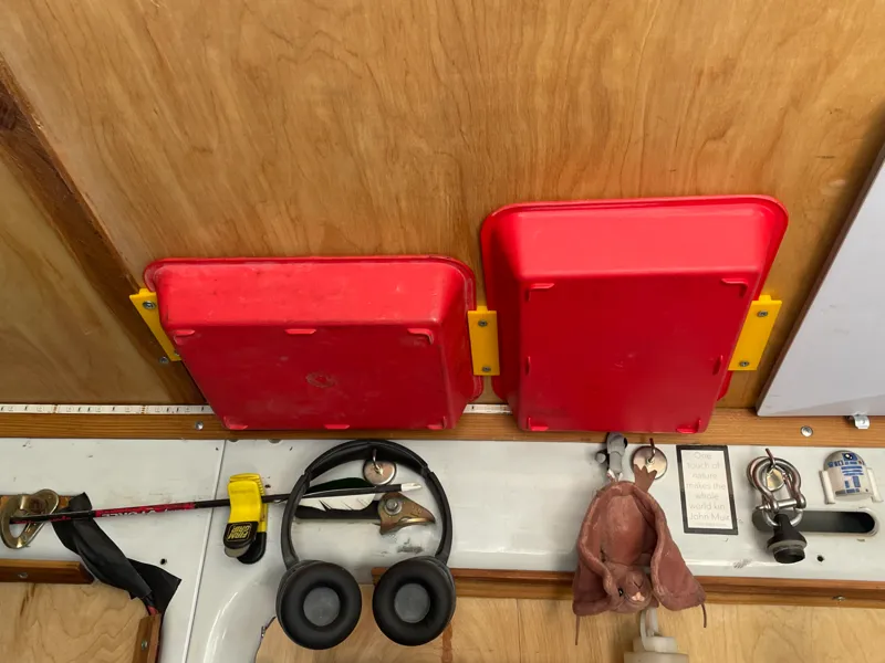 In-N-Out Tray Ceiling Hanger