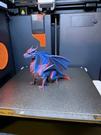 Dragon debout aux ailes déployées — photo 4