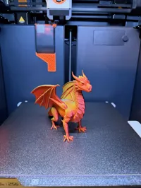 Dragon debout aux ailes déployées — photo 3