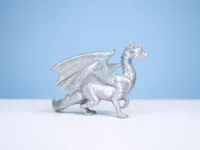 Dragon debout aux ailes déployées — photo 7